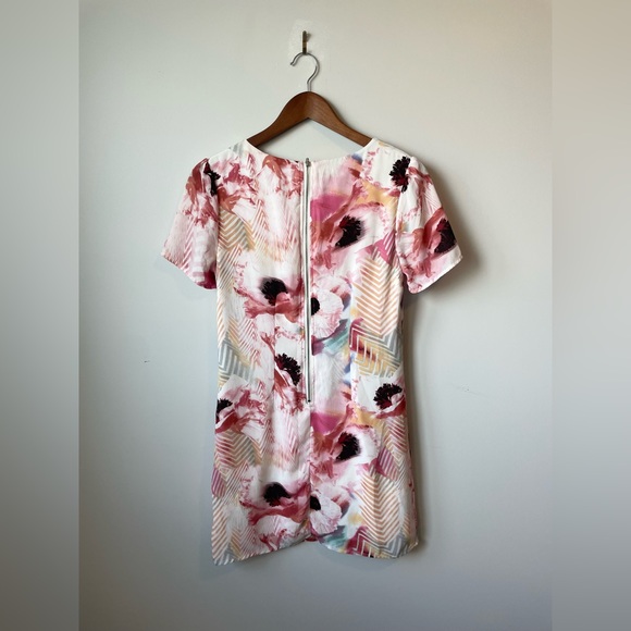 Gorgeous Spring/Summer Dress by Dex - Picture 2 of 3